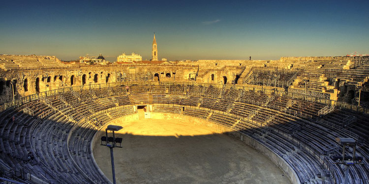 Arènes de Nîmes par Wolfgang Staudt / Wikimedia Commons