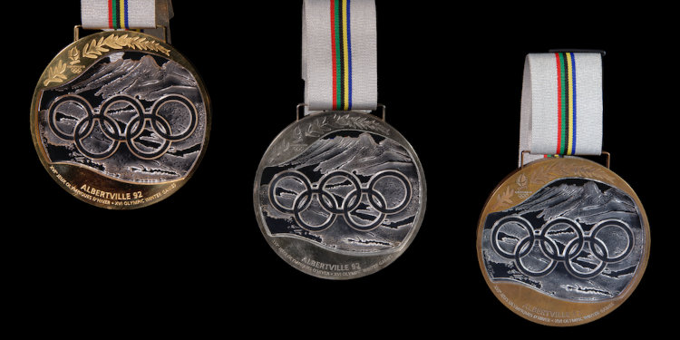 Médailles des Jeux olympiques d’hiver d’Albertville – 1992, Collection Lalique SA © Studio Y. Langlois – Musée Lalique