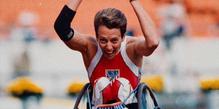 Vainqueur d’une course aux Jeux paralympiques de Séoul 1988, Tirage argentique (reproduction)1988, Collections du Musée National du Sport, Nice, MNS