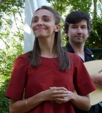 Lea Desandre, en concert au festival « Rencontres musicales : Dans les jardins de William Christie » de Thiré (Vendée, France), août 2020.