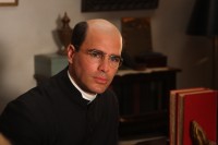 Eduardo Verastegui (Père Crispin)