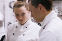 Der Läufer

Ein gutes Team in der Küche: Max Hubacher als Jonas und Luna Wedler als Laura.

Copyright: SRF/Contrast Film
