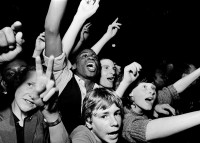 Retour sur le mouvement Rock Against Racism, créé en Angleterre dans les années 1970