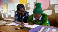 A 94 ans, Gogo est l'écolière la plus âgée du monde