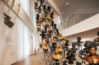 La Galerie de l'Homme - Vue de l’envolée de bustes ethnographiques