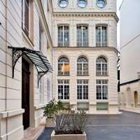 Photographie du bâtiment abritant le Musée des lettres et manuscrits.