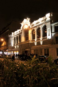 Le Trianon - extérieur de nuit