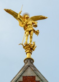 Archange au sommet du clocher