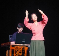 Zheng Yasi et un musicien du théâtre du Liyuan 