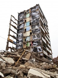 28 Millimètres, Portrait d’une génération, B11, destruction #2, Montfermeil, France, 2013.