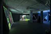 Vue de l’exposition Ben Russell, La montagne invisible, Frac Île-de-France, Le Plateau, 2020.
