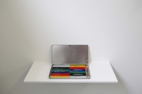 Stéphanie Saadé, Cut Colour, crayons de couleur coupés et collés et boite en aluminium, 18 x 10 cm, 2014