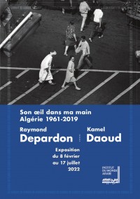 Affiche de l'exposition Son œil dans ma main — Algérie 1961-2019 : Raymond Depardon / Kamel Daoud à l'Institut du Monde Arabe