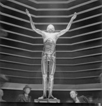  « L’homme de verre », Exposition universelle de 1937, Paris
Collections Roger-Viollet, Bibliothèque historique de la Ville de Paris
