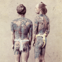 Felice Beato,
Betto or Groom, tattooed à la mode,
Vers 1863-1864,
Carte de visite coloriée