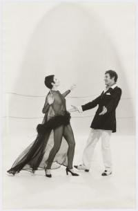 Zizi Jeanmaire, habillée en Yves Saint Laurent, et Marcel Marceau lors de l'émission télévisée "Show Zizi Jeanmaire", 13 octobre 1968
Photographie de Giancarlo Botti

