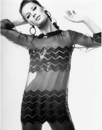 ROBE DU SOIR
Collection haute couture printemps-été 1966 - Photographie de Richard Avedon, parue dans Vogue (états-Unis), mars 1966

