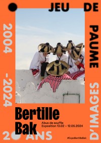 Affiche de l'exposition Bertille Bak, Abus de souffle au Jeu de Paume Paris