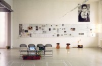 Vue de l'exposition « Engrais, Orties et Pissenlits », Witte de With, Rotterdam, 1997, Crédit photo Michel François, Courtesy Marie Puck Broodthaers 