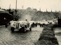 Adolphe Picoche (photographe)
La course automobile du circuit de Saint-Cloud, 9 juin 1946
Photographie
Ville de Saint-Cloud, musée des Avelines, fonds documentaire