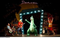 Denver le dernier dinosaure, la comédie musicale - Mise en scène Manon Finet, Arthur Jugnot, Guillaume Bouchède