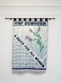Lucy & Jorge Orta « PROCESSION BANNERS 1918-2018 », 2018. Banderoles en textiles réalisées à la main par les femmes du HMP Downview, prison à Sutton, Angleterre.