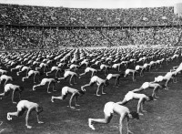 Démonstration de gymnastique lors des Jeux olympiques de Berlin en 1936
