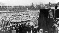Discours de Mussolini dans le stade de Marbre pour le jour de la fondation de Rome, 1940.
