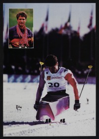 Didier Riedlinger, champion paralympique, s’avançant sur la neige en dual-ski Carte publicitaire (reproduction), 1994
Collections du Musée national du Sport, Nice, MNS