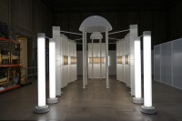 Chloé Bensahel, Words Weave Worlds, installation interactive, métal, LED, tapisseries en lin avec fil Google Jacquard, système sonore, 2019. Courtesy de l’artiste.