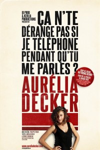 Aurélia Decker : Ça n'te dérange pas si je téléphone pendant qu'tu me parles ?